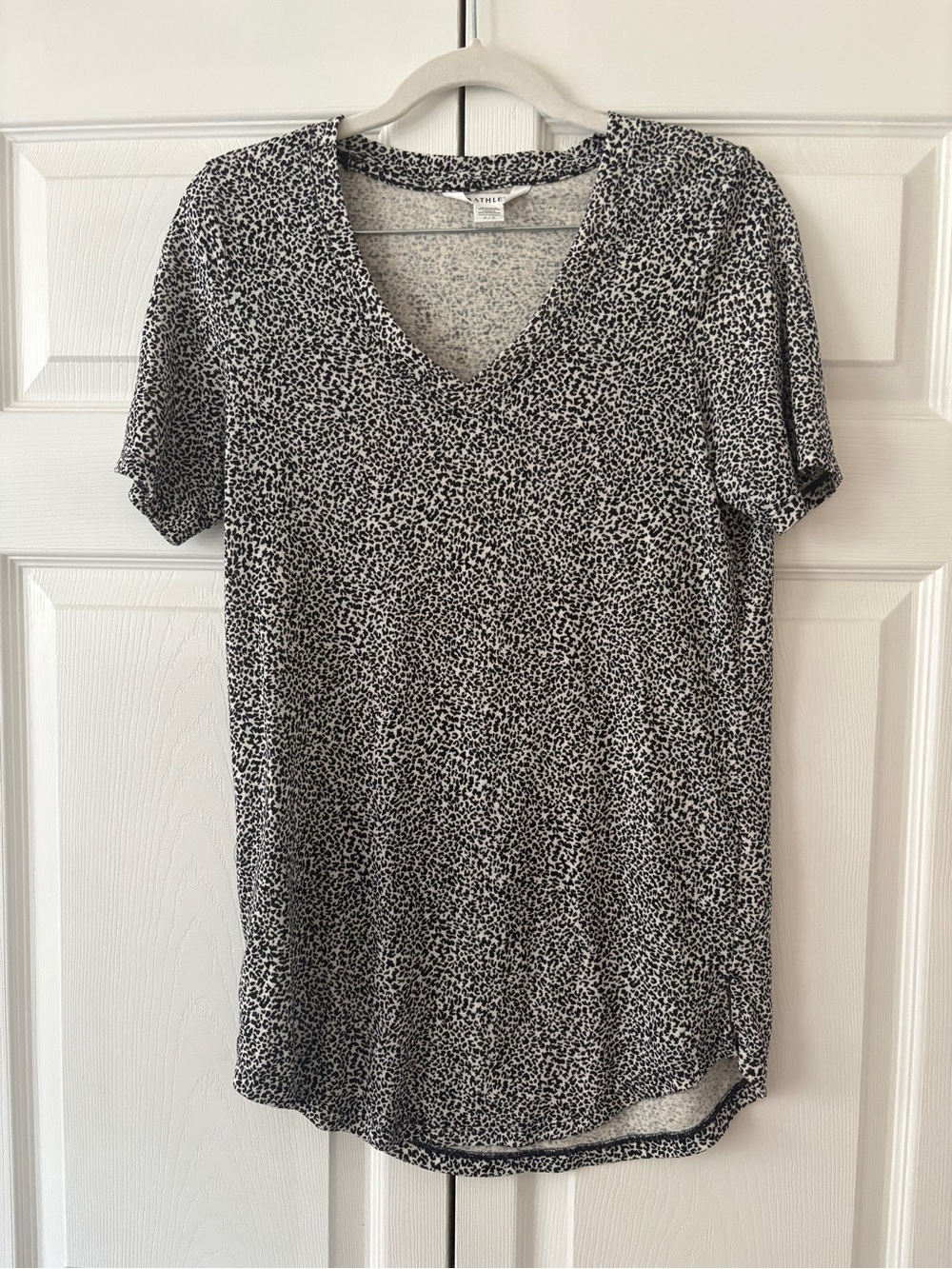 Athleta Black & White Long Sleeve V-Neck Tee